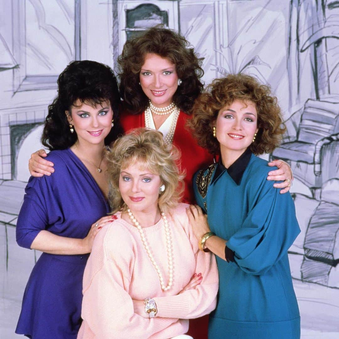 Hulu Home of Emmy-winningさんのインスタグラム写真 - (Hulu Home of Emmy-winningInstagram)「Let’s get to work. To celebrate #WomensEqualityDay we’re launching all episodes of Designing Women.」8月26日 22時29分 - hulu