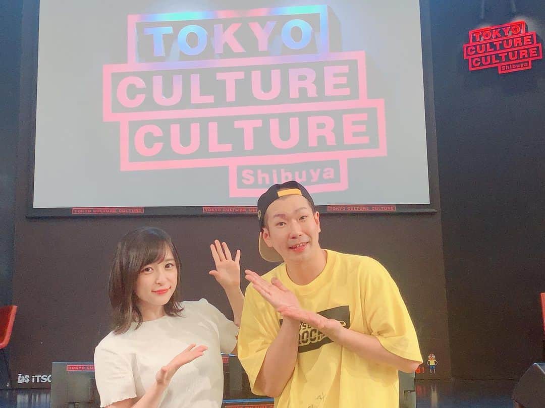 のインスタグラム：「一緒に #つげざきチューブ やってくださってる柘植さんが出演されている 『B.T.L(ブースタートークライブ)19-20シーズンスペシャル』 を見に行ってきました！  SPゲストで #清水太志郎 AC！  ここだけのぶっちゃけ話や 18-19シーズン、そしてこれからのバスケ界の事などなど、中々知ることのできないお話が多くてすごく楽しかったです☺︎🏀 シーズン始まるのが本当にたのしみ！ の、前にW杯、、ワクワクですね！  この写真を #ダブドリ 編集長の大柴さんに撮って頂くというなんとも贅沢な1枚、、、🙇‍♂️大柴さんありがとうございました🙇‍♂️💦 #Bリーグ  #Bリーグ観戦 #bleague #バスケ #バスケットボール #スポーツ観戦女子 #バスケ好きな人と繋がりたい #スポーツ観戦 #バスケ女子 #japan #basketball #スポーツ #sports #アイドル #中崎絵梨奈 #ぷに子」