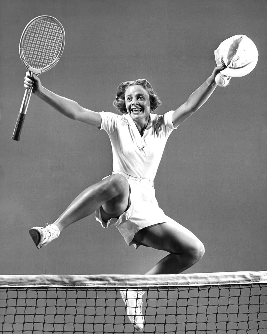 lifeさんのインスタグラム写真 - (lifeInstagram)「80 years ago this week from the August 28, 1939 cover story ALICE MARBLE. From LIFE's COVER description: "With Helen Willis Moody in retirement, the No. 1 U.S. woman tennis player is 26 year old Alice Marble. She has won every tournament she has entered this year, is top-heavy favortie to win again in the National Championships, Sept. 7, at Forest Hills. When not playing tennis, Miss. Marble works as a night-club singer or a dress designer. In fact, she herself designed the the famous shorts which she wears on the courts." (Alfred Eisenstaedt—The LIFE Picture Collection/Getty Images) #thisweekinLIFE #LIFElegends #AliceMarble #tennis #USopen」8月26日 22時36分 - life