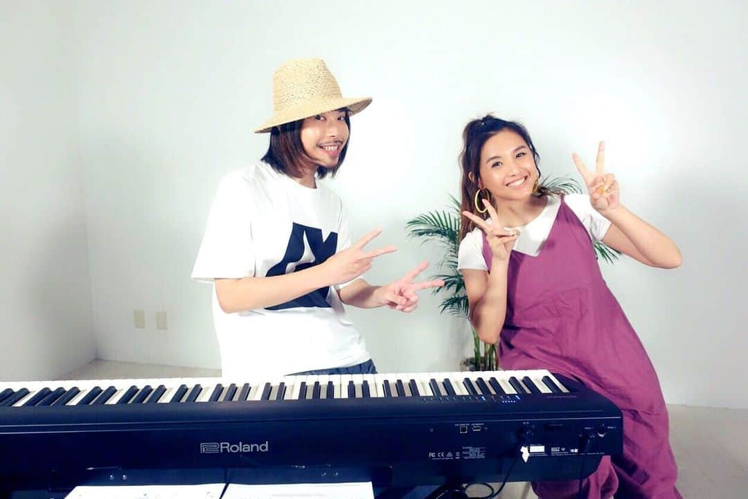 Beverlyさんのインスタグラム写真 - (BeverlyInstagram)「楽しいセッションでした！🤩 @yoyo_soffet さん 最高！コラボできて、嬉しかったですありがとうございます！I sang songs I don’t usually sing but I really enjoyed it!! Looking forward to next collab! 😁🎤💯 みなさんも今日見てくれて、ありがとう ！❤️❤️ セッションはどうでした？☺️ #ビバリー #beverly #YoYo #インスタライブ #IGLive #musicians #performer」8月26日 22時58分 - beverly_official_