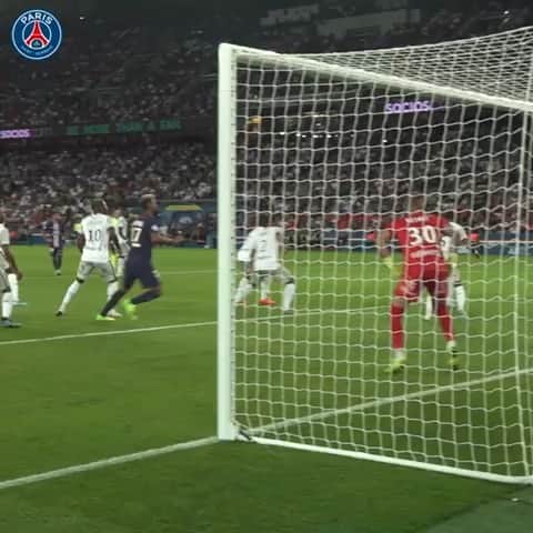 マルコス・アオアス・コレアのインスタグラム：「Gracias papa! ⚽️😉 @angeldimariajm」
