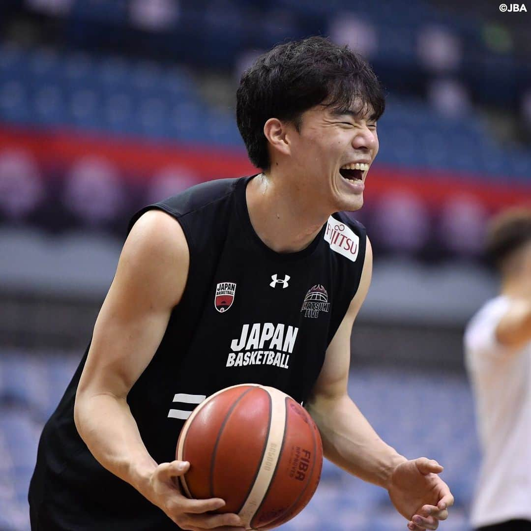 B.LEAGUEさんのインスタグラム写真 - (B.LEAGUEInstagram)「.﻿ ﻿ 🇯🇵バスケットボール日本代表国際試合International Basketball Games 2019 ﻿ ﻿ 《🙌オフショットをお届け🙌》﻿ B.LEAGUEに所属する選手たちの﻿ リラックスした表情がたくさん！☺️ ﻿ ﻿ チームの仲の良さが感じられる素敵な瞬間💕﻿ ﻿ .﻿ #JAPANMADNESS #JapanGotGame #FIBAWC #応援 #日本代表 #日本一丸 #japan #🇯🇵 #オフショット  #可愛い #素敵な笑顔 #癒し #かっこいい #仲良し #竹内譲次 #安藤誓哉 #ニックファジーカス #比江島慎 #馬場雄大#安藤周人#篠山竜青﻿」8月26日 23時01分 - b.league_official