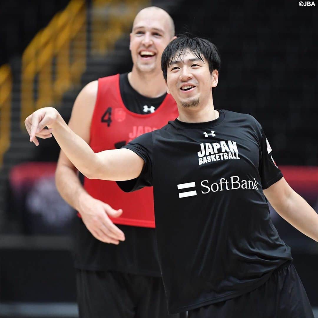B.LEAGUEさんのインスタグラム写真 - (B.LEAGUEInstagram)「.﻿ ﻿ 🇯🇵バスケットボール日本代表国際試合International Basketball Games 2019 ﻿ ﻿ 《🙌オフショットをお届け🙌》﻿ B.LEAGUEに所属する選手たちの﻿ リラックスした表情がたくさん！☺️ ﻿ ﻿ チームの仲の良さが感じられる素敵な瞬間💕﻿ ﻿ .﻿ #JAPANMADNESS #JapanGotGame #FIBAWC #応援 #日本代表 #日本一丸 #japan #🇯🇵 #オフショット  #可愛い #素敵な笑顔 #癒し #かっこいい #仲良し #竹内譲次 #安藤誓哉 #ニックファジーカス #比江島慎 #馬場雄大#安藤周人#篠山竜青﻿」8月26日 23時01分 - b.league_official