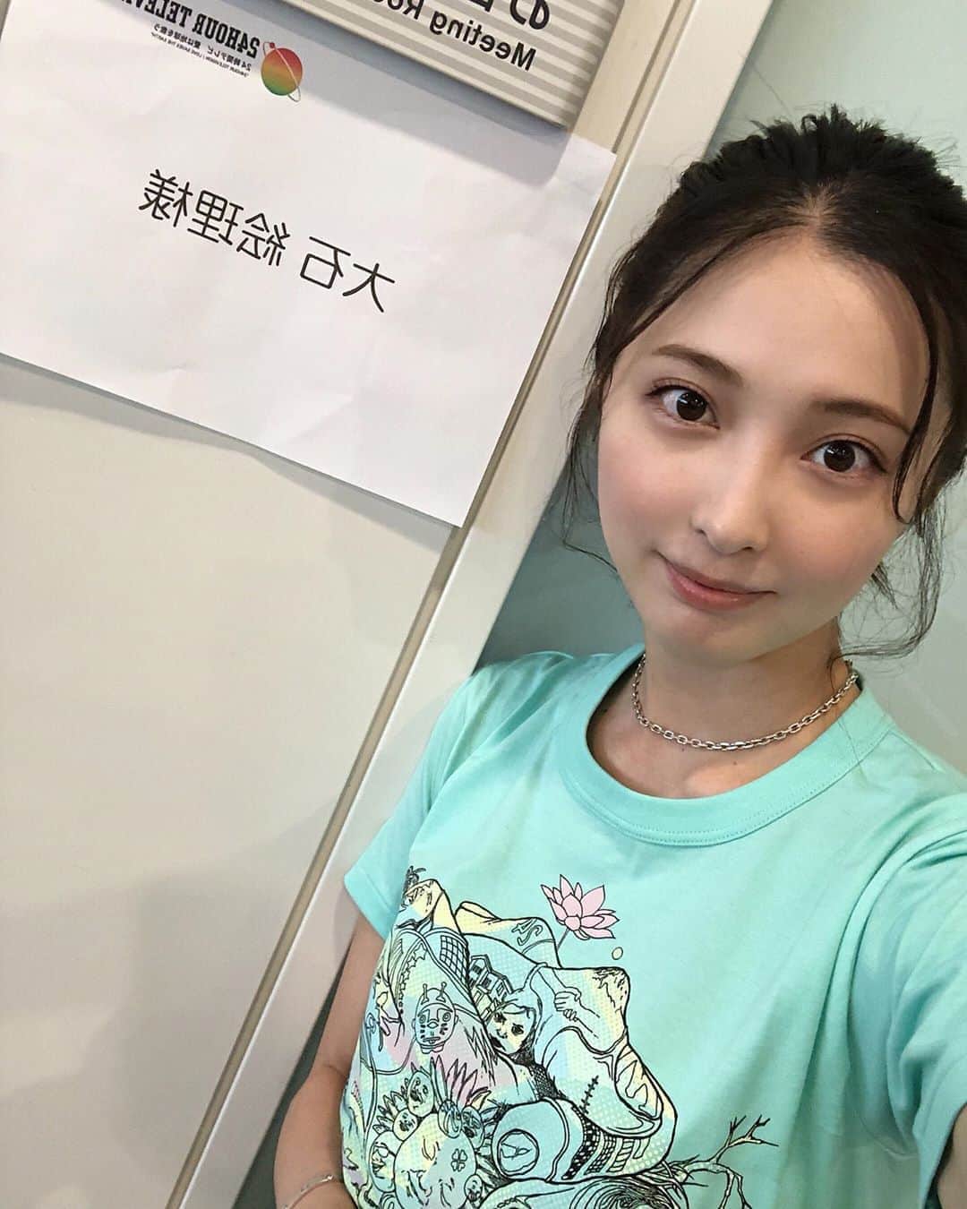 大石絵理のインスタグラム：「昨日は、24時間テレビありがとうございました🤗🍒 こどもの頃からずっと楽しみに見てきた24時間テレビに出演できて嬉しかった🥰😍 なにより、サライを歌いながらマラソン中継を見ていた時は涙をこらえるのに必死でした🥺 涼しくなってきたけど、体に気をつけて、残り少ない夏を皆さん楽しく過ごしてください💕 #NISSAN #24時間テレビ」