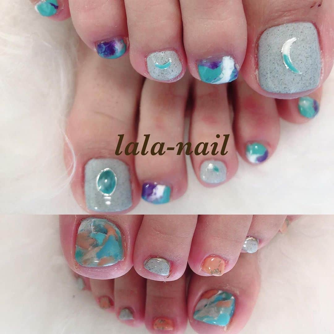 ETSUKOさんのインスタグラム写真 - (ETSUKOInstagram)「foot nails 👣  ブルーサンドが可愛いぃ💙  ご予約はLINE又はＤＭより お願い致します❣️」8月26日 23時21分 - lalanail_etsu
