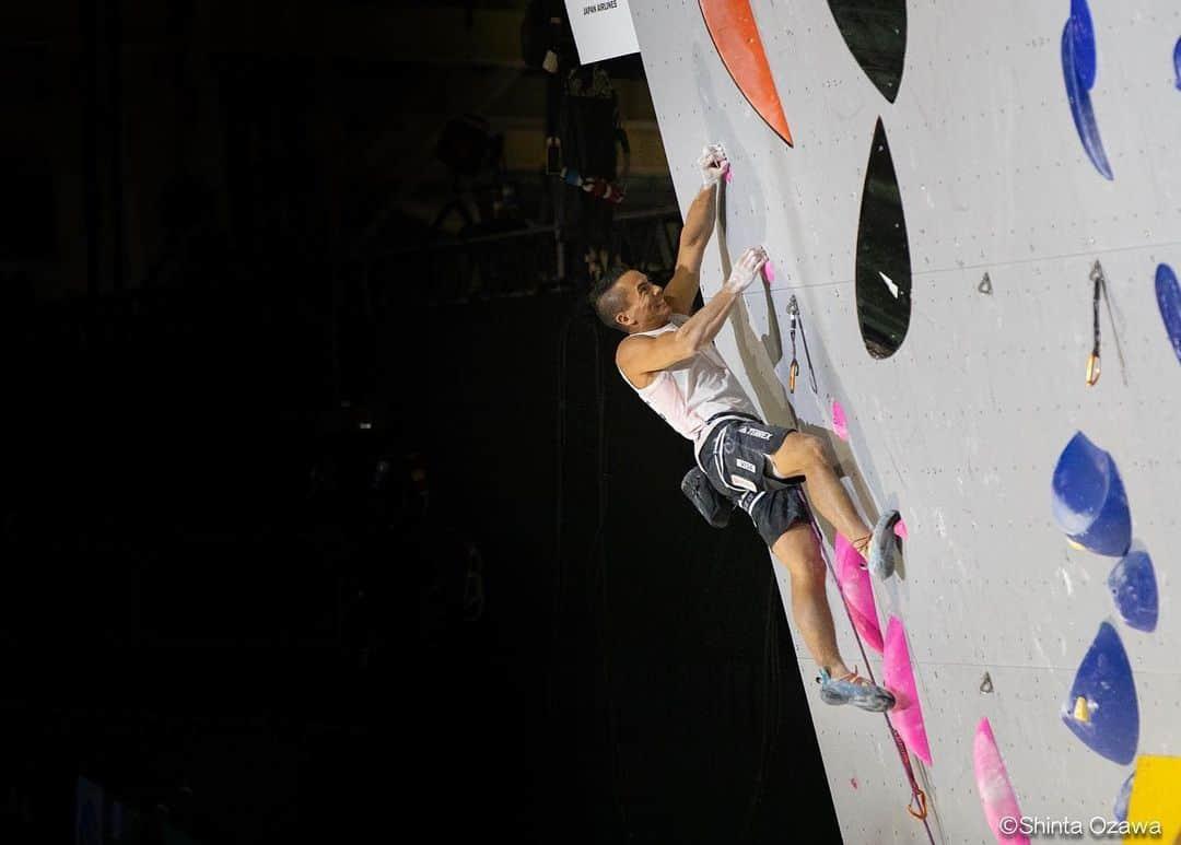 シーン・マコールさんのインスタグラム写真 - (シーン・マコールInstagram)「Up at the top of the second qualifier was a really hard pumpy section before some beautiful black and orange volumes 🖤 ⠀⠀⠀⠀⠀⠀⠀⠀⠀ The final head wall was a mix of pinched and crimps after a tough technical middle portion. I did manage to grab one of the volumes but only for a few seconds as I fell shortly after 😅 ⠀⠀⠀⠀⠀⠀⠀⠀⠀ The combination of both routes put me into 5th place after the qualifiers, which ended up being my final position in the single discipline 😉 ⠀⠀⠀⠀⠀⠀⠀⠀⠀ 🎞 by: @shintaozawa ⠀⠀⠀⠀⠀⠀⠀⠀⠀ ⠀⠀⠀⠀⠀⠀⠀⠀⠀ ⠀⠀⠀⠀⠀⠀⠀⠀⠀ ⠀⠀⠀⠀⠀⠀⠀⠀⠀ ⠀⠀⠀⠀⠀⠀⠀⠀⠀ @adidasterrex | @scarpana | @joerockheads | @verticalartclimbing | @flashedclimbing | @perfect_descent | @visaca #verticalart #climbing #train #canada #instagood #picoftheday #photooftheday #athlete #igers #amazing #sports #fitspo #gymlife #power #fitfam #adventure #fitness #work #workhard #workout #strength #challenge #follow #ninja #gym #fun」8月26日 23時29分 - mccollsean