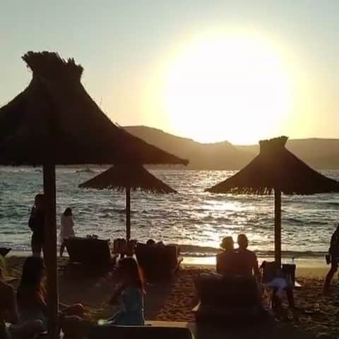 のインスタグラム：「Me walking with a windy , wobbly hand at Alemagou’s Sunset ... and then the Sun went down and the Party geared up .. 🖤ed ! Amazing night .. (p.s. I can never seem to get rid of that annoying moving spot !Tried cleaning the lens , but .. any suggestions ?」