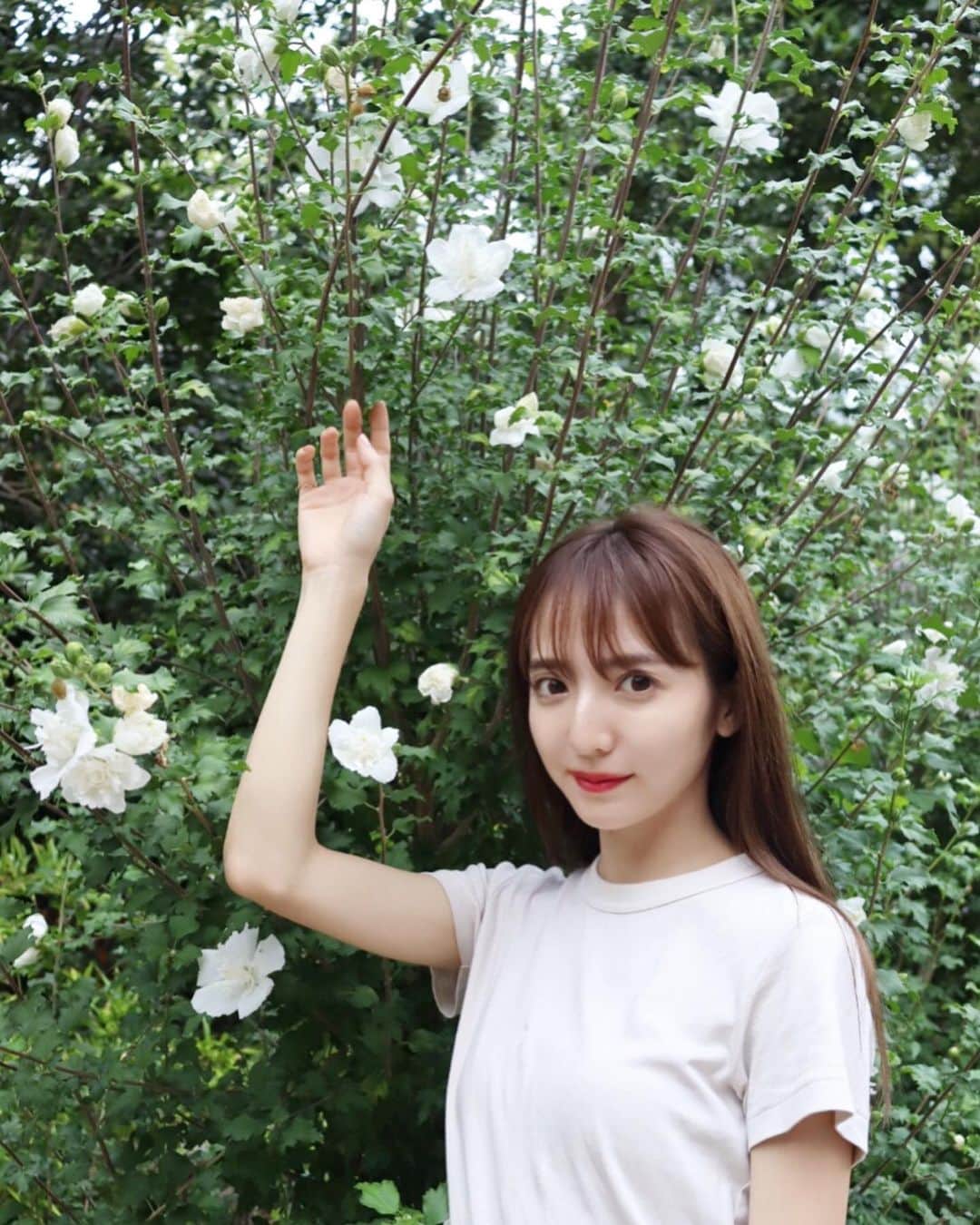 平木愛美のインスタグラム：「関西、はっぴーな、パワーや感動を貰った時間！！！ 日曜日は京都で白Tにデニムでラフにゆるりと過ごしました。楽しかった〜🧡 大阪から京都へは、電車ですぐ行けるのですっ。 京都へ行くならおけいはん。 ってCM関西の頃あったなー🚃  朝は大阪の近所のおじいちゃんおばあちゃんのおうちに一瞬行けたり👴👵❤️love ふたりとも可愛いねん。 最近は私のインスタを毎日見て、いいね♡までしてくれてるみたいで。 きっとこれも見てるねんやろなぁ。笑 ほっこり👼」