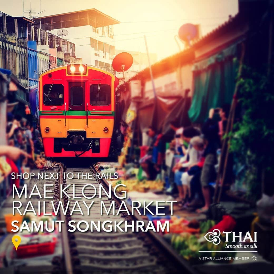 タイ航空さんのインスタグラム写真 - (タイ航空Instagram)「Watch your back for trains when visiting Mae Klong Railway Market, where vendors rush to close the umbrellas and shades of their stalls eight times daily to clear the way for passing trains. . Discover the charms of Thailand. Fly smoothly with THAI at  thaiairways.com. . #ThaiAirways #FlySmoother #CentralThailand #MaeKlongRailwayMarket」8月26日 23時25分 - thaiairways