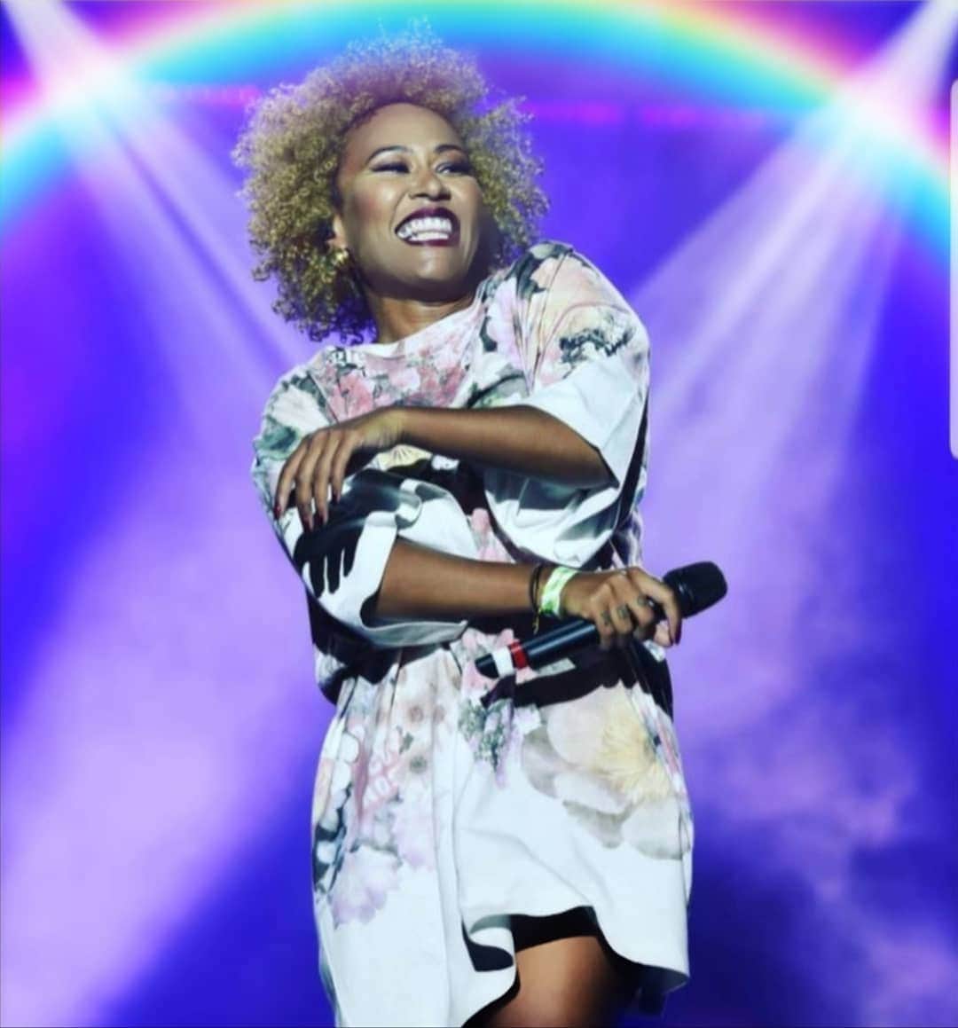 Emeli Sandéのインスタグラム：「Music is my freedom! Music is my love! Thank you @manchesterpride for having me, the energy was absolutely electric!! ⚡💜🌈 📸 @stephenfarrell1975」