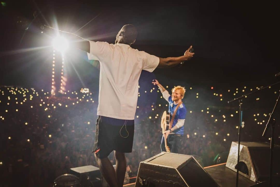 エド・シーランさんのインスタグラム写真 - (エド・シーランInstagram)「Massive love to @stormzy for coming to play the penultimate night of the divide tour yesterday in Ipswich, what a moment. Take me back to London our everywhere now, link in bio 📸 @zakarywalters」8月26日 23時31分 - teddysphotos