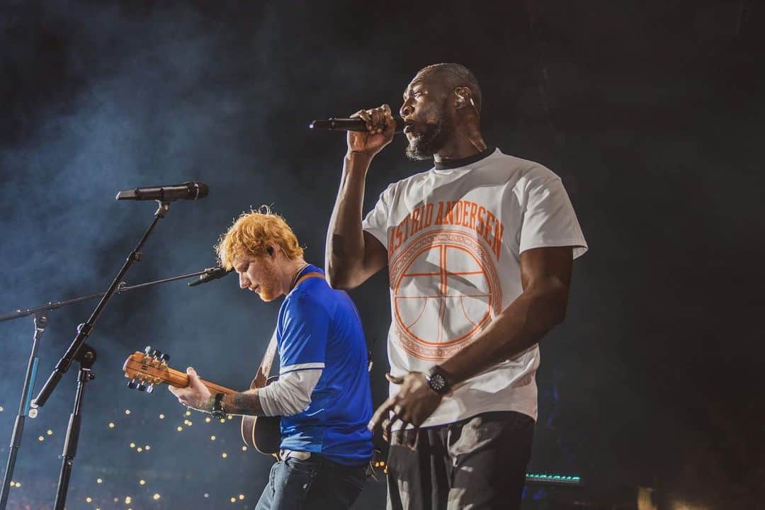 エド・シーランさんのインスタグラム写真 - (エド・シーランInstagram)「Massive love to @stormzy for coming to play the penultimate night of the divide tour yesterday in Ipswich, what a moment. Take me back to London our everywhere now, link in bio 📸 @zakarywalters」8月26日 23時31分 - teddysphotos