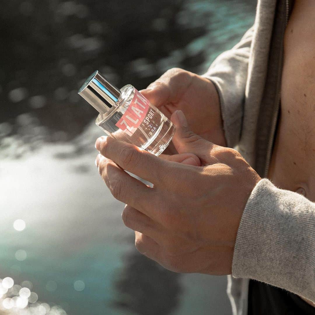 Zlatan Ibrahimović Parfumsさんのインスタグラム写真 - (Zlatan Ibrahimović ParfumsInstagram)「Zlatan Sport Pour Femme – the sporty and fresh fragrance for her. Perfect blend of green apple, watermelon, freesia, mint & sandalwood 🌸 Available as EdT, Shower gel & Antiperspirant. Enjoy! #zlatansport #zlatanibrahimovicparfums」8月26日 23時31分 - zlatanibrahimovicparfums