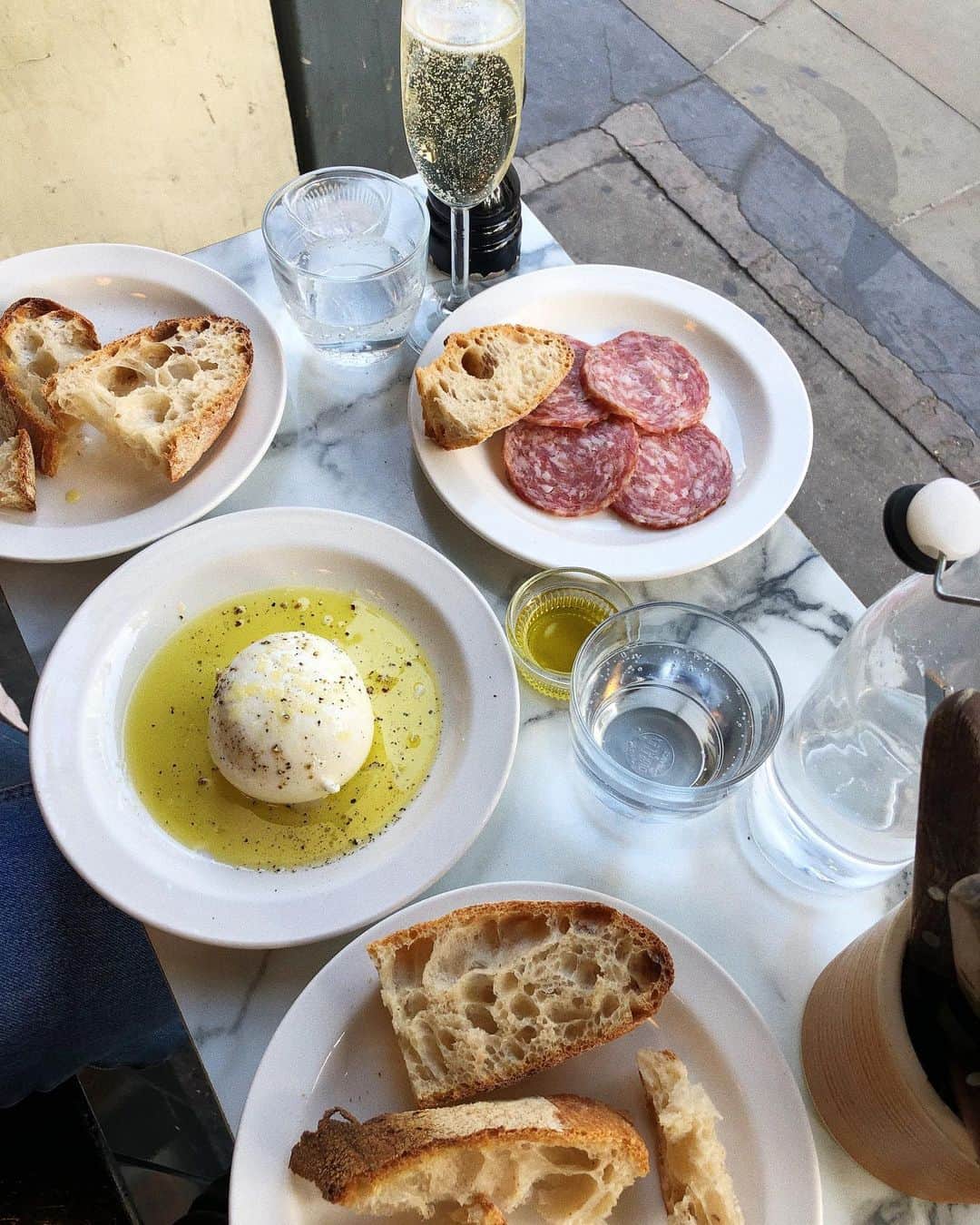 Estée Lalondeのインスタグラム：「Throwback to this absolutely delightful feast @padella_pasta」