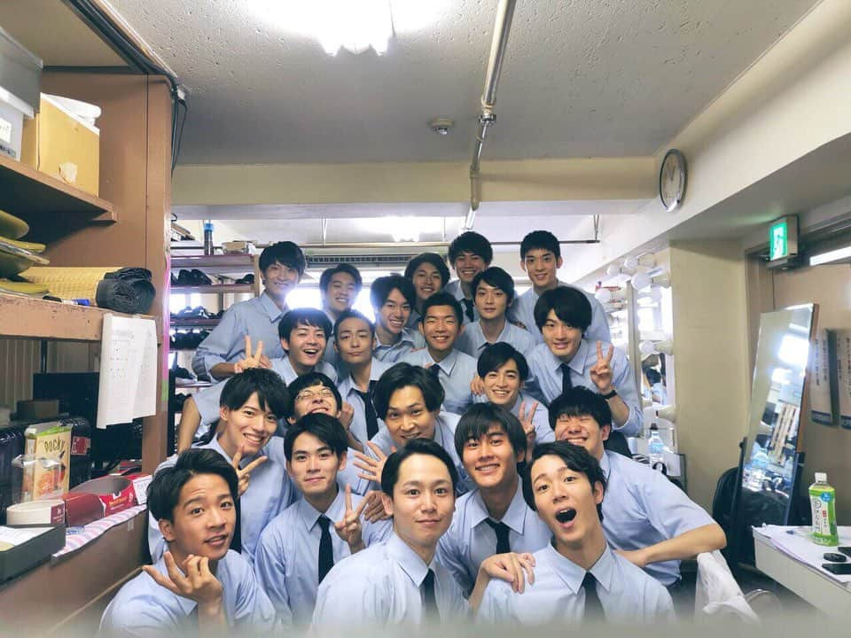 狩野健斗さんのインスタグラム写真 - (狩野健斗Instagram)「#転校生2019 男子校版全日程終了致しました。 お越し下さった皆様、支えて下さったスタッフの皆様本当にありがとうございました。 一生忘れられない夏になりました。 最高のクラスメイトです。」8月26日 23時34分 - kento_kanou