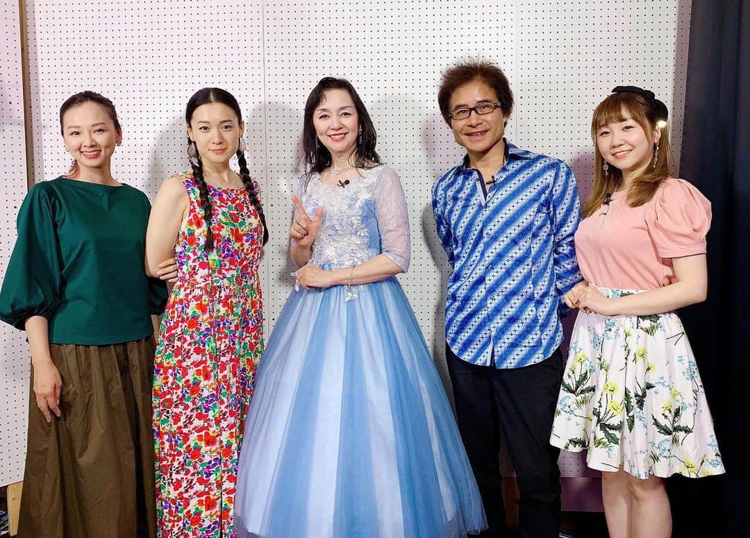 宍戸留美のインスタグラム：「#目黒ひとみ #はせがわかおり #山崎洋一 #山咲智美 #宍戸留美 #juns #oilinlife #生配信 #YouTube」