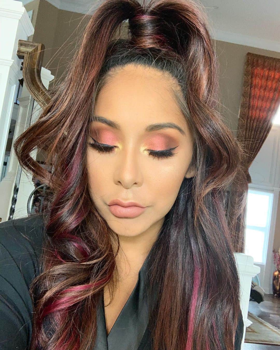 ニコール・ ポリッツィのインスタグラム：「MAWMA.  @makeup_cara」
