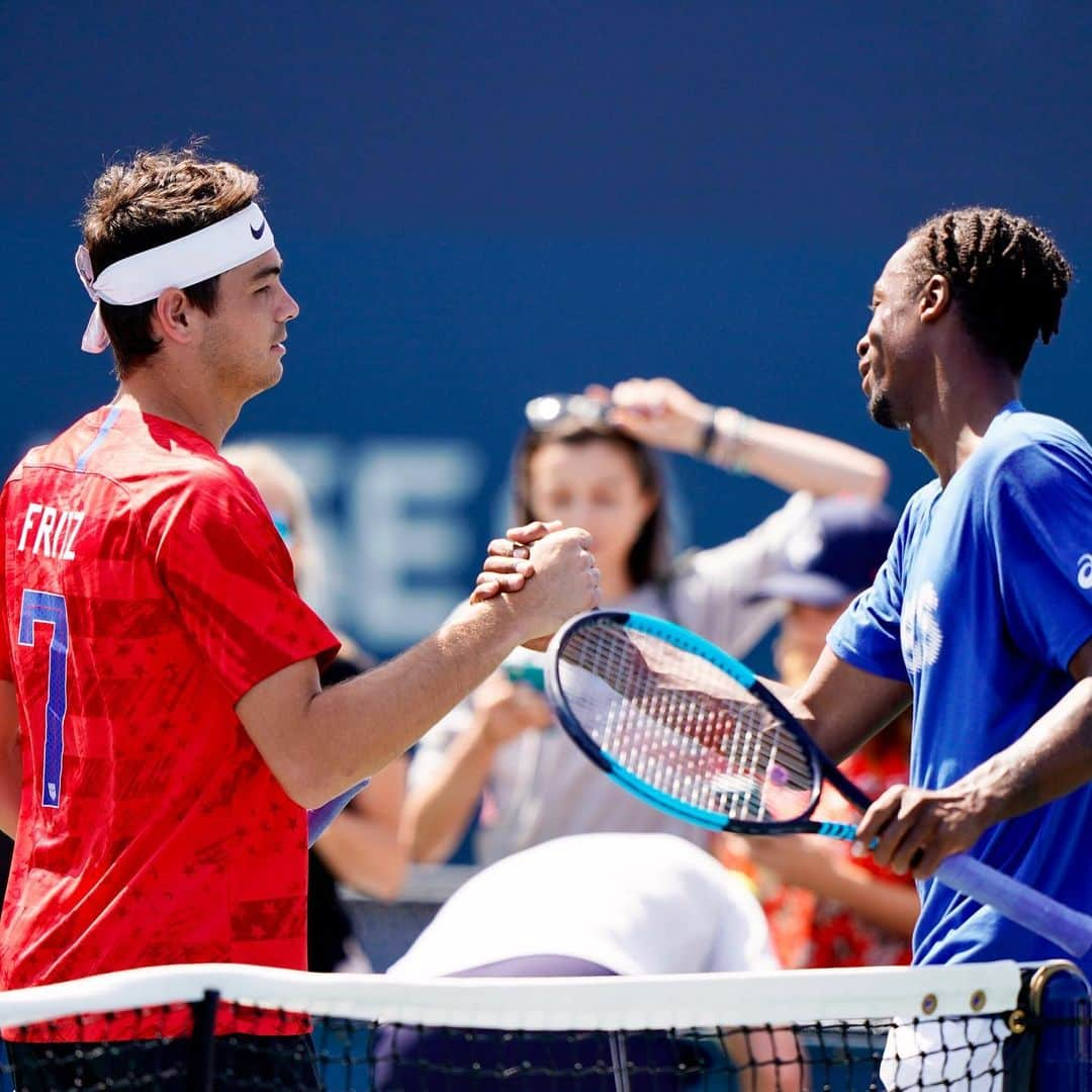 サッカー アメリカ代表チームさんのインスタグラム写真 - (サッカー アメリカ代表チームInstagram)「Thanks to @taylor_fritz for reppin’ the crest this week in Flushing Meadows! 🇺🇸 🎾 ⚽️ Good luck as you begin the @usopen this afternoon. 📸: @usta」8月26日 23時58分 - usmnt