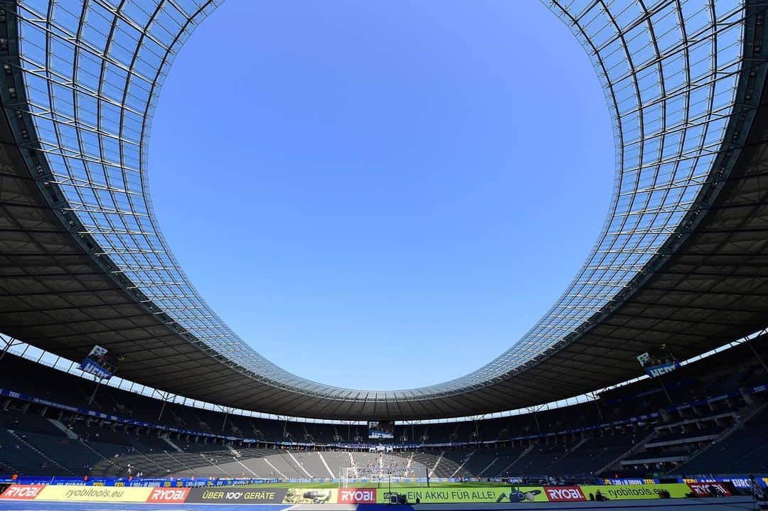 ヘルタ・ベルリンさんのインスタグラム写真 - (ヘルタ・ベルリンInstagram)「💙 . . #mondayblues #stadion #olympiastadionberlin #oly #berlin #mondaymood #hahohe #herthabsc」8月26日 23時59分 - herthabsc