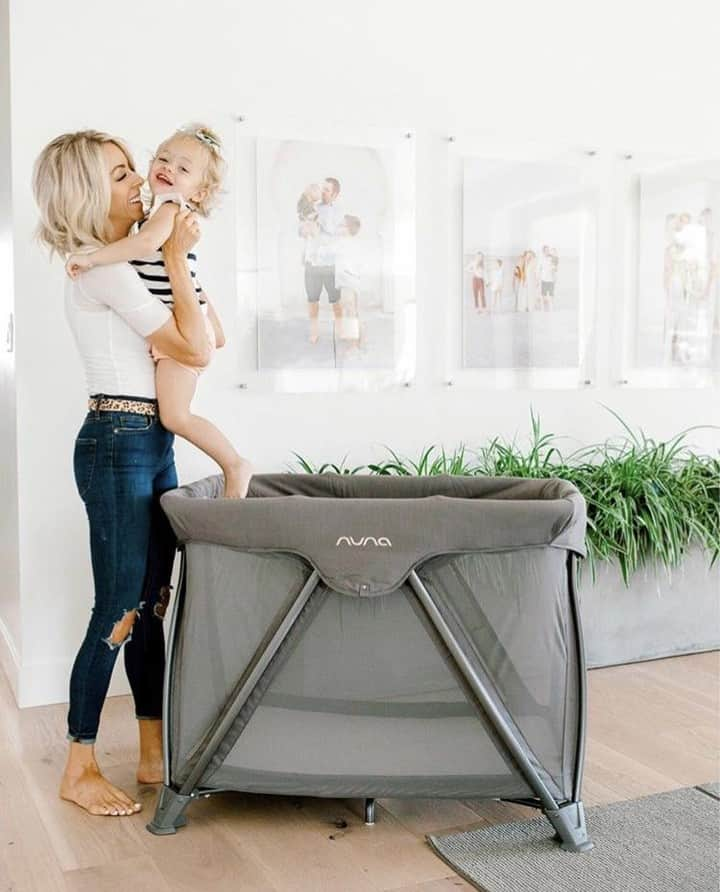 nunaさんのインスタグラム写真 - (nunaInstagram)「Gearing up for Labor Day weekend travels? COVE™ aire is the perfect travel companion for your little ones! Playtime or nap-time is made easy anywhere, anytime in the bassinet or play yard mode!  PC: @kailee_wright *COVE aire shown in Threaded available only at #Nordstrom  #Nuna #Nuna_US #NunaCOVEaire #babygear #Babyequipment #travel #travelwithkids #TravelWithbaby #playyard #travelcrib #labordayweekend」8月27日 0時00分 - nuna_usa