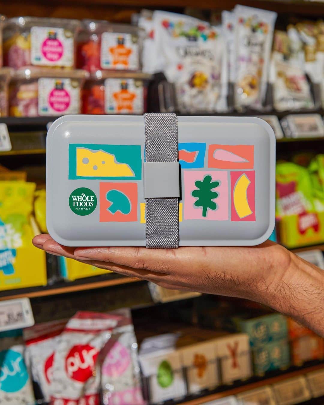Whole Foods Marketさんのインスタグラム写真 - (Whole Foods MarketInstagram)「Wanna level up your lunch? We’re giving 50 lucky followers a limited-edition bento box, exclusively designed by artist and designer @willbryantplz. Just comment below with the one item you use to take your lunch to the next level by Sunday, September 1, for a chance to win. Tap the #linkinbio for details — and good luck! 🍱 #LunchBoxSeason #MakesMeWhole . . NO PURCHASE NECESSARY. Open to legal residents of the 50 U.S./D.C., age 18+. Void where prohibited. Ends 11:59:59 PM CT on 09/01/19. For full Official Rules, click link in Instagram bio.」8月27日 0時01分 - wholefoods