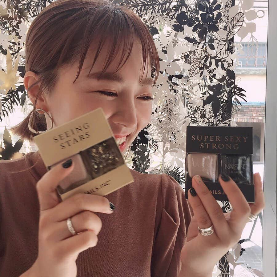 橋本愛奈さんのインスタグラム写真 - (橋本愛奈Instagram)「先日かわいい妹と、 @nailsinc.jp  2019 Autumn Winter collectionへ💅 新作の色が全てドツボすぎて 迷いに迷ったけど、 ダークカラーとクリアに星をつけてもらいました 塗りやすいし、取れにくいからおすすめです○ #みんなだいすき大田さんと #この日も沢山わらいましたw #いつもありがとうございます #nailsinc」8月27日 0時02分 - aina_hashimot0