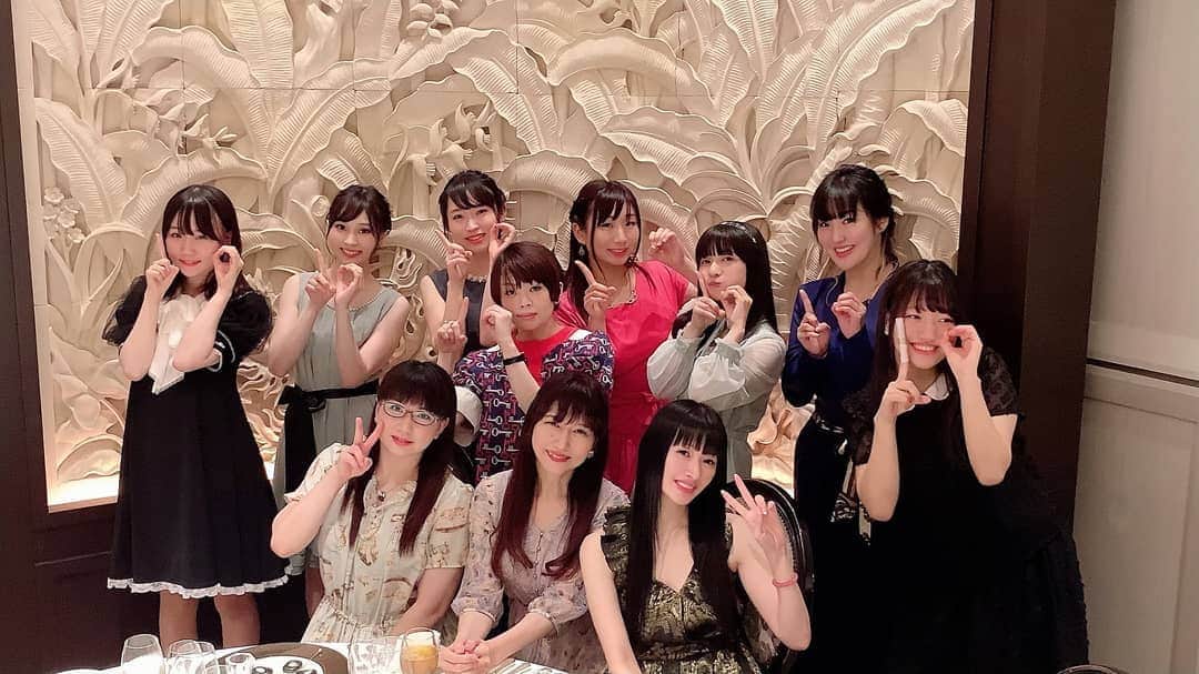 のインスタグラム：「2019.8 #10周年おめでとうございます☆ #株式会社オフィスアネモネ #お祝いパーティー #とってもお世話になってます♪ #さくら組のみんなもとってもお世話になってます♪ #いつもありがとうございます！ #大好きな事務所です♪ #事務所のみんなと♪ #きっこおねえちゃんとはじめてのツーショットです☆ #ホテルインターコンチネンタル東京ベイ #弥生お姉さん #井上喜久子　さん #田中理恵　ちゃん #ふしだりほ　ちゃん #藤川茜　ちゃん #井上ほの花　ちゃん #植田ひかる　ちゃん #石川千夏　ちゃん #白羽みな　ちゃん #高岡千紘　ちゃん #中野亜美　ちゃん #声優 #野川さくら #さくにゃん #野川さくらのチョコレートたいむ第30回目」