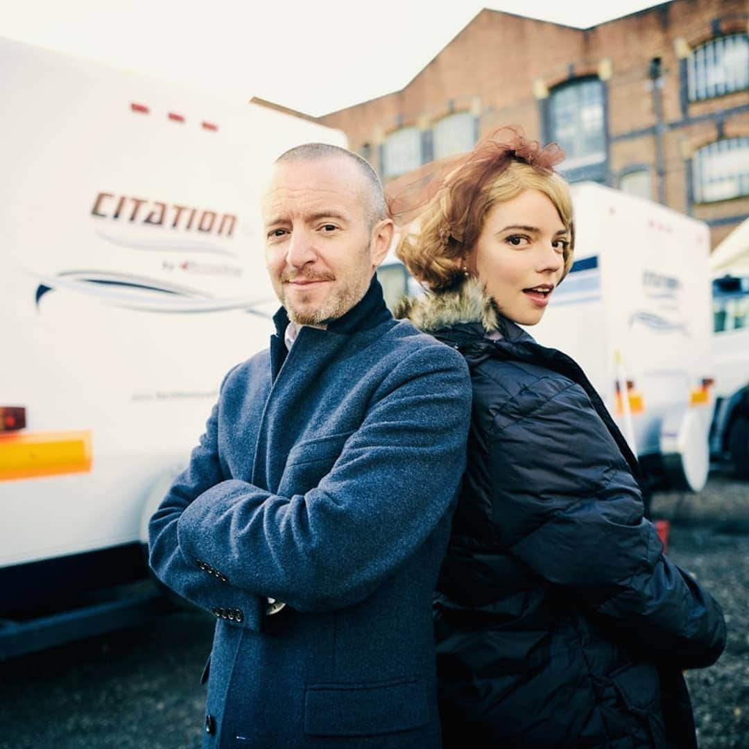 ホージアさんのインスタグラム写真 - (ホージアInstagram)「Huge congratulations to @Antobyrne75 and @anyataylorjoy on their stunning work with @peakyblindersofficial season 5! It was a joy and a pleasure working with these outrageously talented individuals on the Dinner & Diatribes video earlier this year.」8月27日 0時42分 - hozier