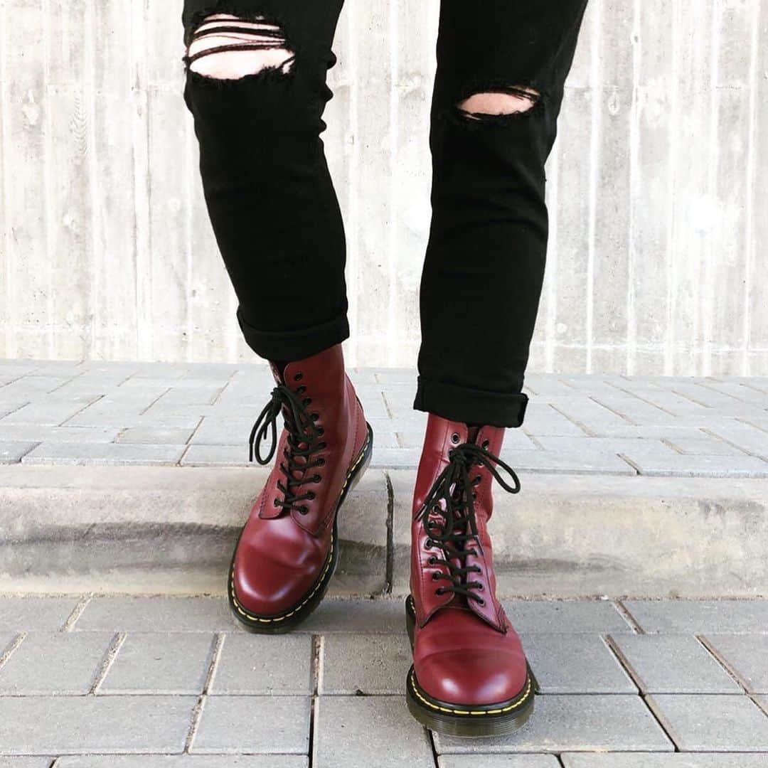 ドクターマーチンさんのインスタグラム写真 - (ドクターマーチンInstagram)「Attitude from the sole up. The 1490 is a tall 10-eye evolution of the Original Dr. Martens boot. Shop via the link in our bio.」8月27日 0時56分 - drmartensofficial