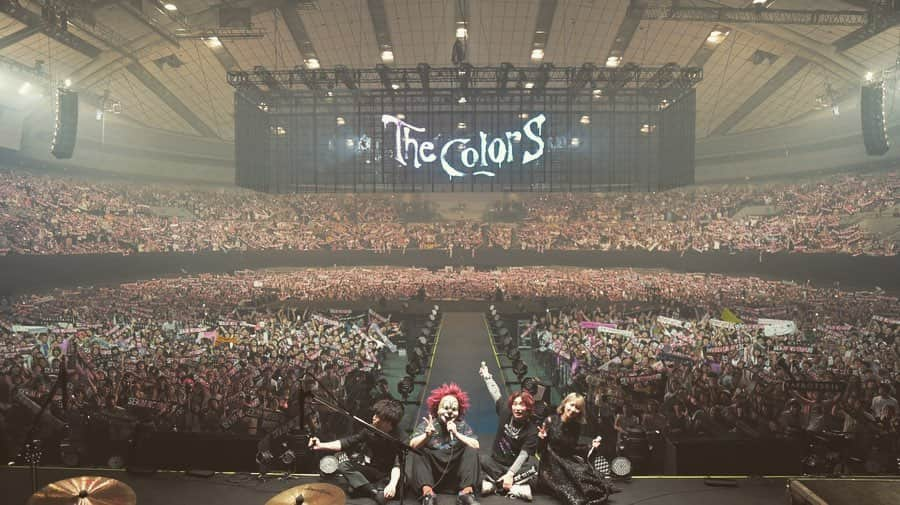 Nakajinさんのインスタグラム写真 - (NakajinInstagram)「"The Colors" in Mie 2days ありがとうございました！ そして全28の各公演に来てくれた全国のみなさん、改めてありがとうございます！  回を重ねる毎に大きく変化していったこのツアーの中で、僕自身も自己と向き合い自分のColorを探し求める様なツアーでした。 何より大きなメンバーの存在、信頼するライブチームのサポート、そしてお客さんの声援の後押しがあり、一皮も二皮も剥けて大きくなれた様な気がします。  この勢いをアジアツアーにも繋げていきます！ #thecolors #mie  #赤福 #伊勢神宮」8月27日 0時51分 - nakajin