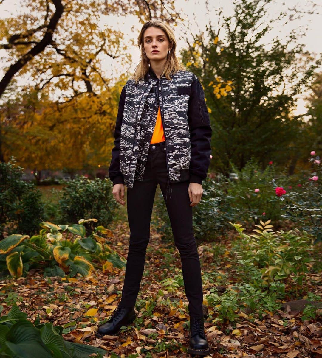 のインスタグラム：「Celebrate our 20th year anniversary with our Autumn-Winter ‘19 collection which will be dropping online and in-store soon. We will be showcasing our “ Rebellious Youth” AW19 campaign up to the drop.  #Wesc #superlativeconspiracy #Wescfall19 #wescfw19 #fall #winter」