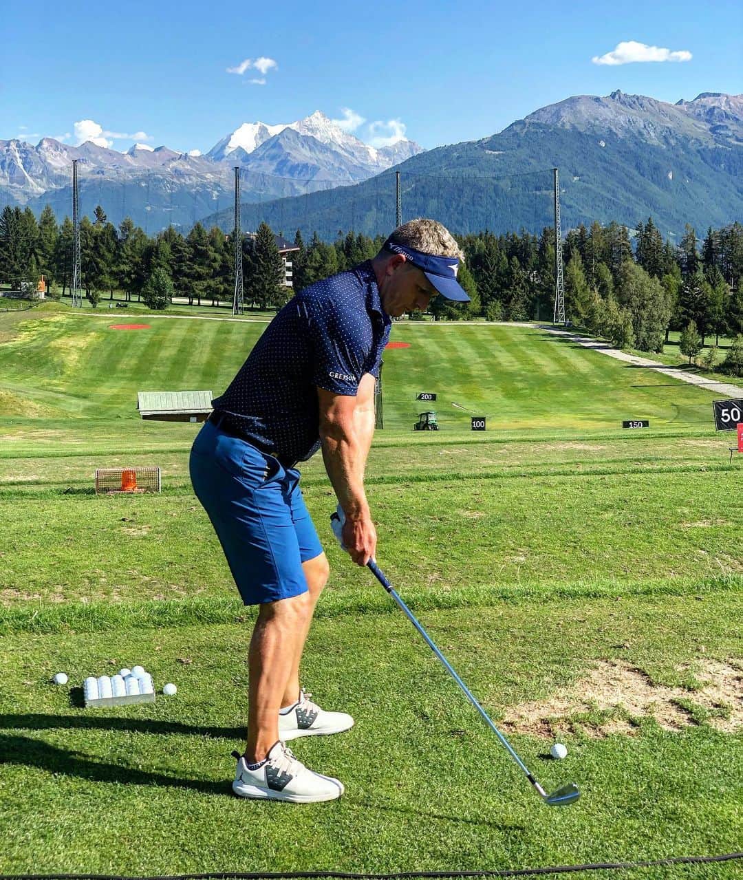 ルーク・ドナルドのインスタグラム：「Switzerland 😍 🏔🏌🏼‍♂️🌝🇨🇭 #cransmontana @omegaeuropeanmasters」