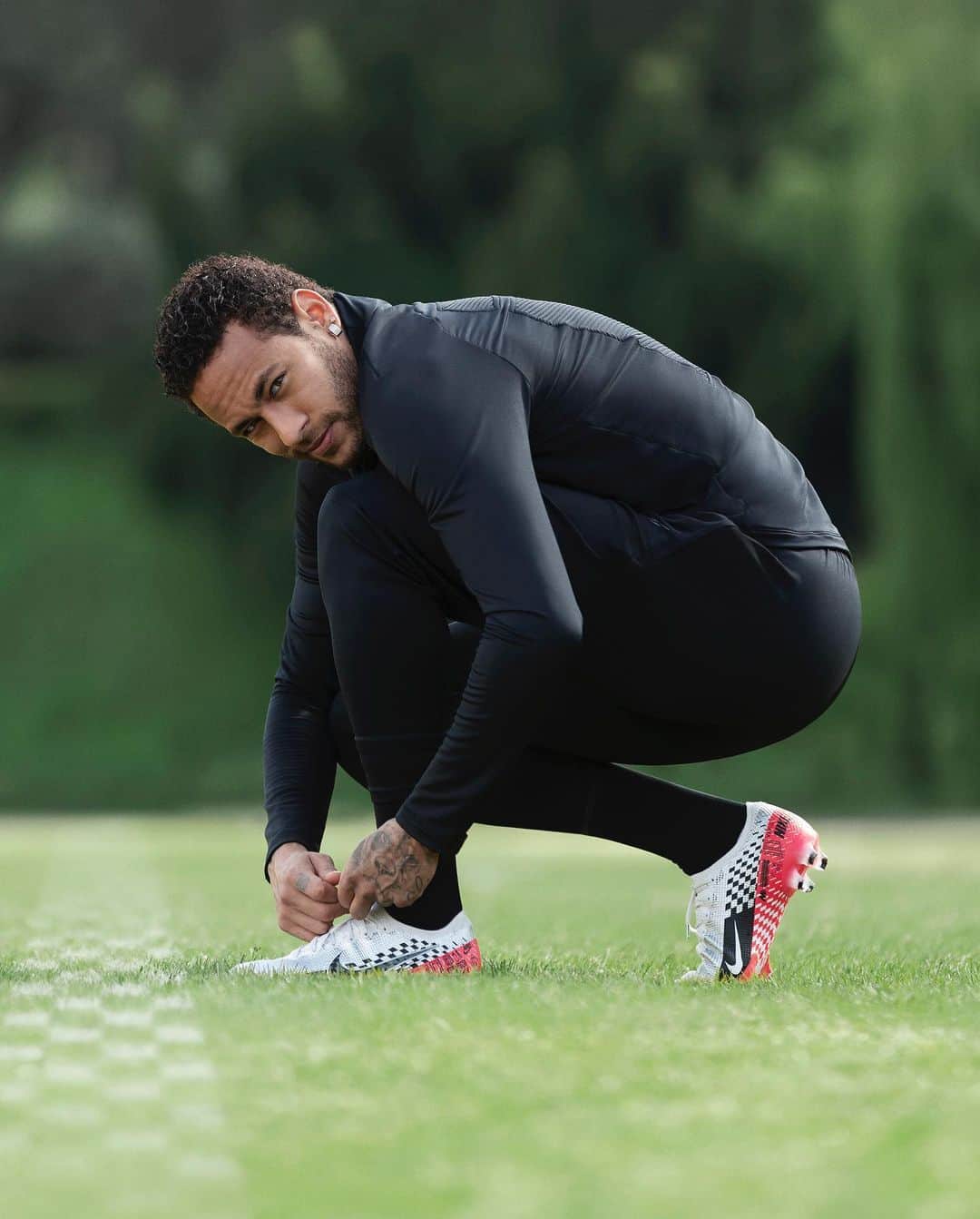ネイマールさんのインスタグラム写真 - (ネイマールInstagram)「New wheels 👍🏻🙌🏻 🏎 🏁😀 Get my latest @nikefootball Mercurial’s at Nike.com/football  #Mercurial #ad」8月27日 1時02分 - neymarjr