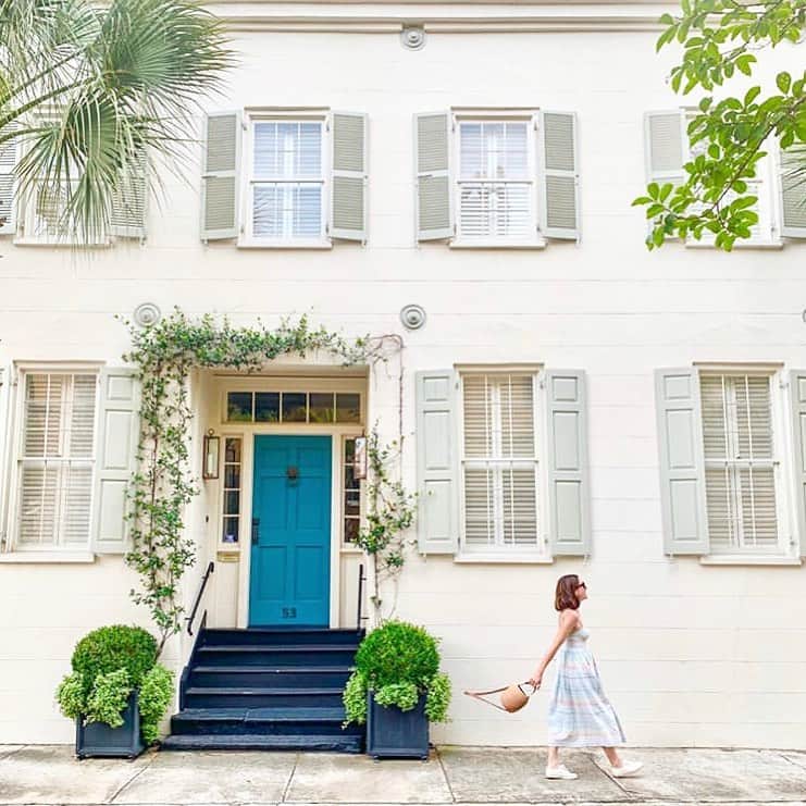 シービーズのインスタグラム：「Wanderlust: a strong desire for or impulse to wander or travel and explore the world. #showupinseavees 📸: @artinthefind」