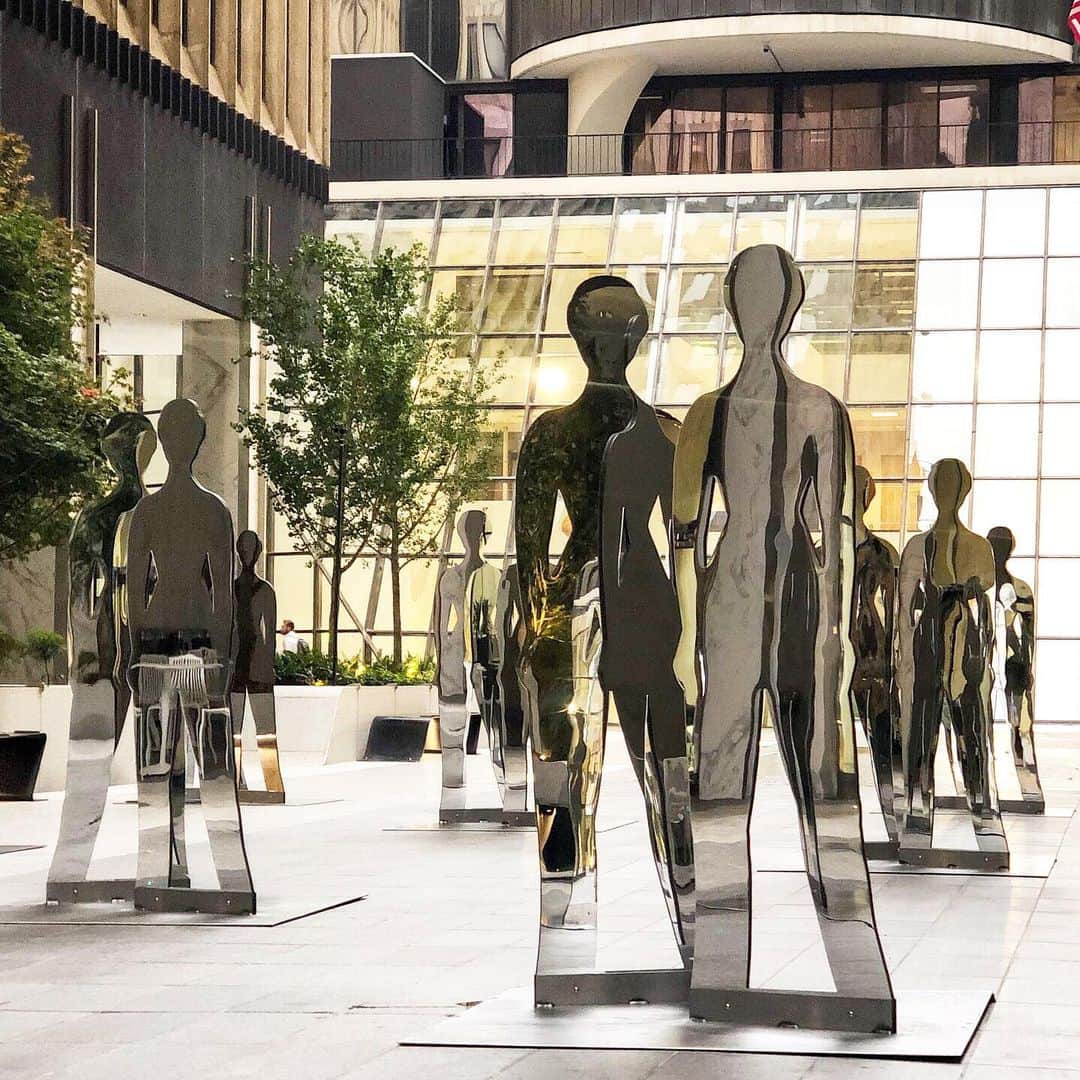 Hulu Home of Emmy-winningさんのインスタグラム写真 - (Hulu Home of Emmy-winningInstagram)「50 statues that reflect what equal representation looks like in Atlanta. #ShapeTheFuture #WomensEqualityDay」8月27日 1時23分 - hulu