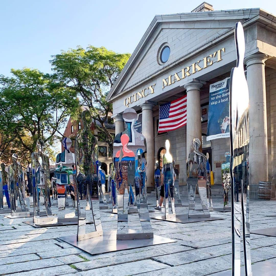 Hulu Home of Emmy-winningさんのインスタグラム写真 - (Hulu Home of Emmy-winningInstagram)「50 statues that reflect what equal representation looks like in Boston. #ShapeTheFuture #WomensEqualityDay」8月27日 1時21分 - hulu