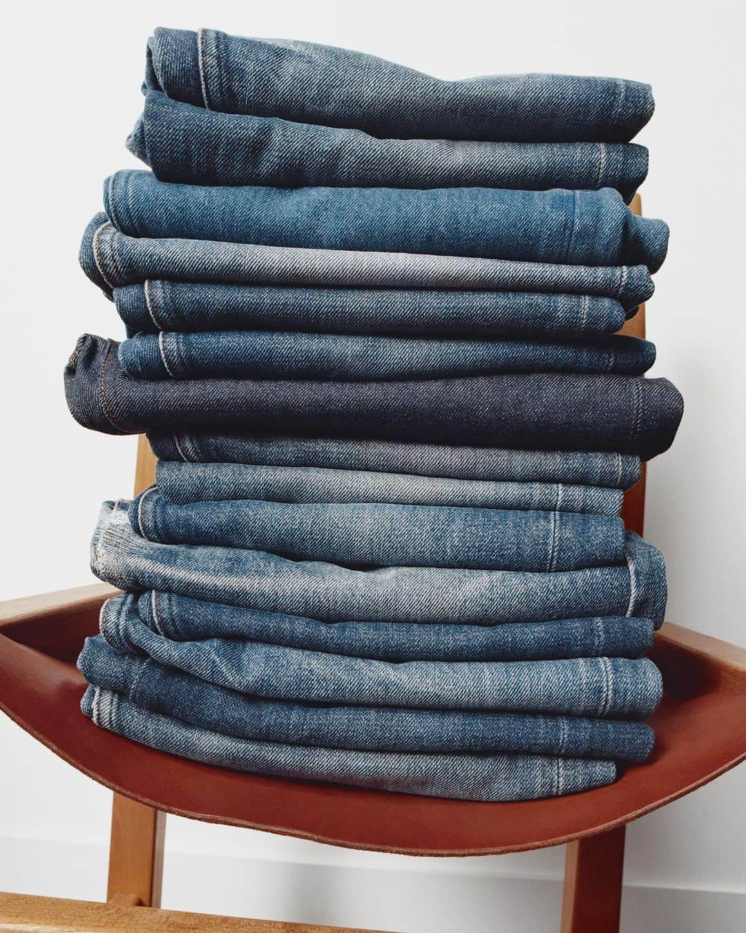 アーペーセーさんのインスタグラム写真 - (アーペーセーInstagram)「A.P.C. Butler  Since 2008, customers worldwide have been able to take their worn-out jeans to an A.P.C. store to exchange them for a new pair at half price.  The used jeans are then marked with their former owner’s initials, washed, mended if needed and ironed inside out. With their natural patina, they are intrinsically unique. #APC #Butler #Denim #Recycling #Stepbystep」8月27日 1時32分 - apc_paris