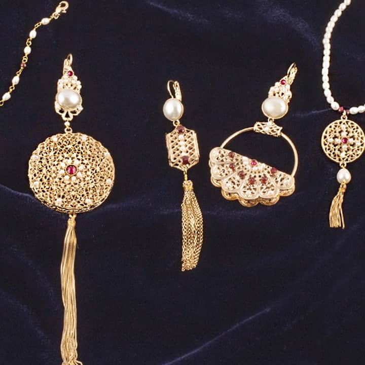 サテリットさんのインスタグラム写真 - (サテリットInstagram)「Perles et sequins rebrodés révèlent le savoir-faire de nos ateliers inspiré de la haute-couture.⠀⠀⠀⠀⠀⠀⠀⠀⠀ ⠀⠀⠀⠀⠀⠀⠀⠀⠀ #satelliteparis #bijoux #jewelry #oneofakindjewelry #jewelryartist #jewelrylovers #artisanjewelry #uniquejewelry #jewelryoftheday」8月27日 1時30分 - satelliteparis