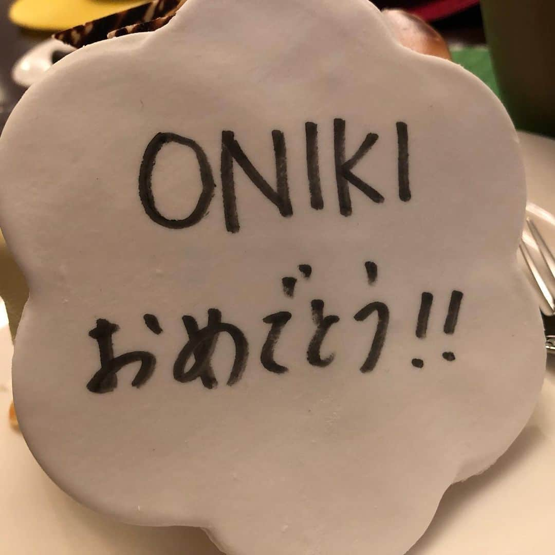 鬼木祐輔さんのインスタグラム写真 - (鬼木祐輔Instagram)「なんとか生き抜き、また１つ歳を重ねることが出来ました。 メッセージ下さった皆様、ありがとうございました。  絶賛クラムジーに陥っている今日この頃ですが、気づいたら何事もなかったかのように走れてるように走り続けるしかありませんね。  皆様、また一年よろしくお願いします。  #絶賛クラムジー #相変わらず絶望が多めだけど #てか日に日に絶望増してくる気がしてるの気のせいですか #絶望とともに増してくる歯磨き時のえずき #日に日に増す枕から漂うお父さんのにおい #独身だけどな #形が俺を決める #なので形を見逃さないように #来年の今頃は何してるかな #絶望を希望に」8月27日 1時31分 - norishirodukuri