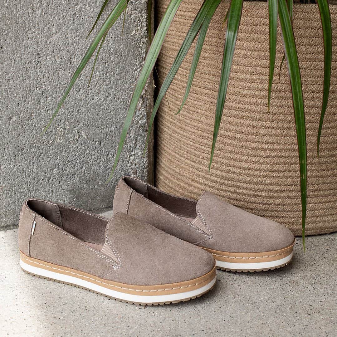 のインスタグラム：「Your closet called. It’s been missing these.」