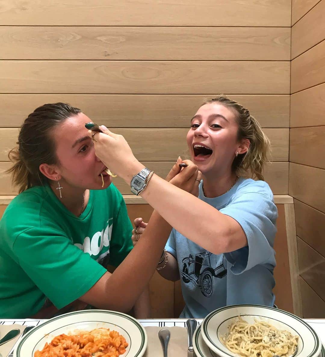 G・ハネリウスさんのインスタグラム写真 - (G・ハネリウスInstagram)「swipe to see us poorly attempt to feed each other pasta🍝」8月27日 1時46分 - ghannelius