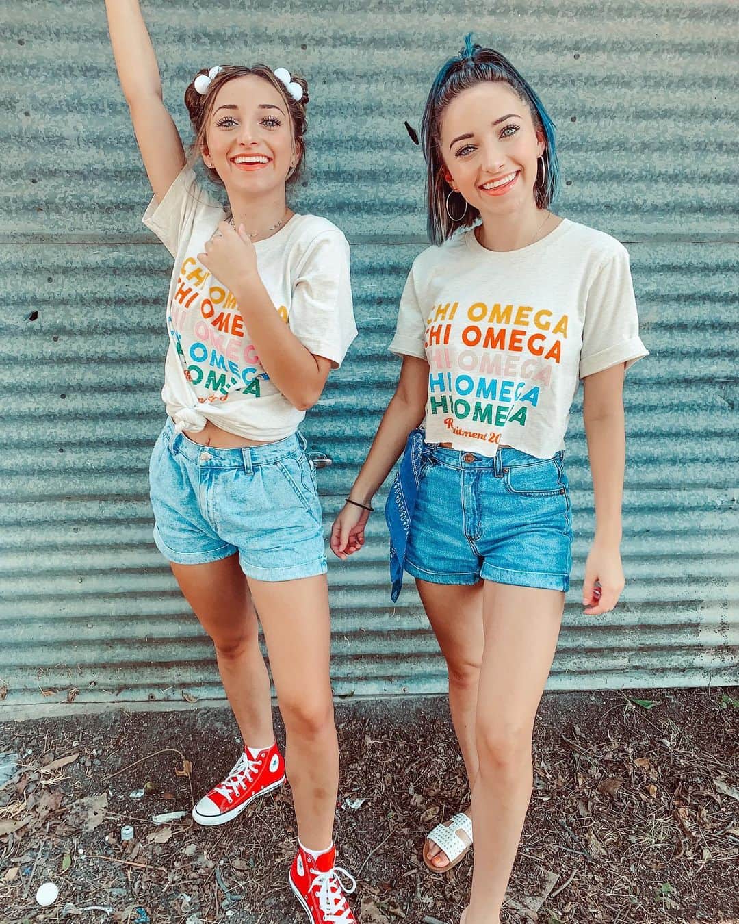 Brooklyn and Baileyさんのインスタグラム写真 - (Brooklyn and BaileyInstagram)「First day of school🙌🏼 (ft our @chiomegaxo recruitment shirts lol)」8月27日 1時50分 - brooklynandbailey