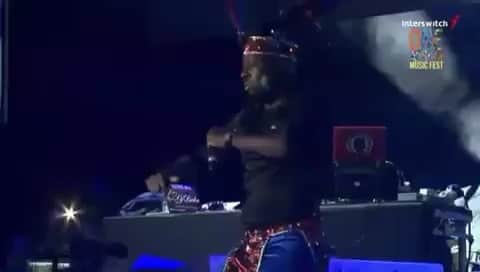 ワイクリフ・ジョンのインスタグラム：「London if u were not at Wembley Arena for the  @oneafrica_musicfest #oneafricamusicfest just watch me tonight I am back home and we are doing a Jersey Finale  for the VMAs New Jersey Stand up we in Newark tonight ....... gang 🎸 we going from London carnival to Newark block party !!!! 🔥🔥🔥🔥🙏🏿🙏🏿🙏🏿🙏🏿 @mtv @mtvnews @vmas」