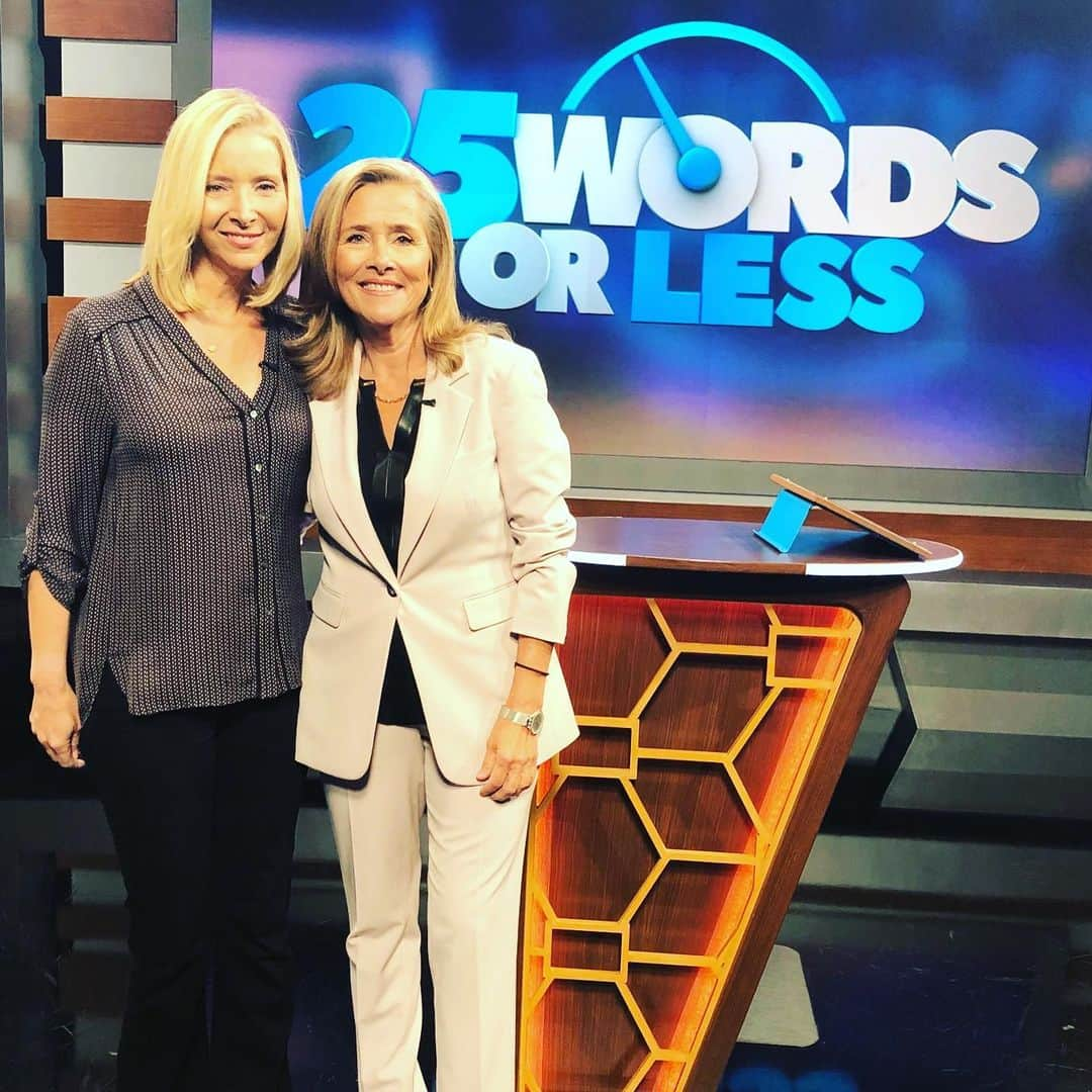 ダン・ブカティンスキーさんのインスタグラム写真 - (ダン・ブカティンスキーInstagram)「Follow @25wordsorlesstv !  And TOMORROW we are going LIVE on Instagram with @lisakudrow and @meredithvieira at around 5:45pm (PST) Don’t miss all the fun BTS celebrity action before we premiere 5days/week on 9/16!  Follow me, Lisa, Meredith and @marycmccormack !」8月27日 2時00分 - danbucatinsky