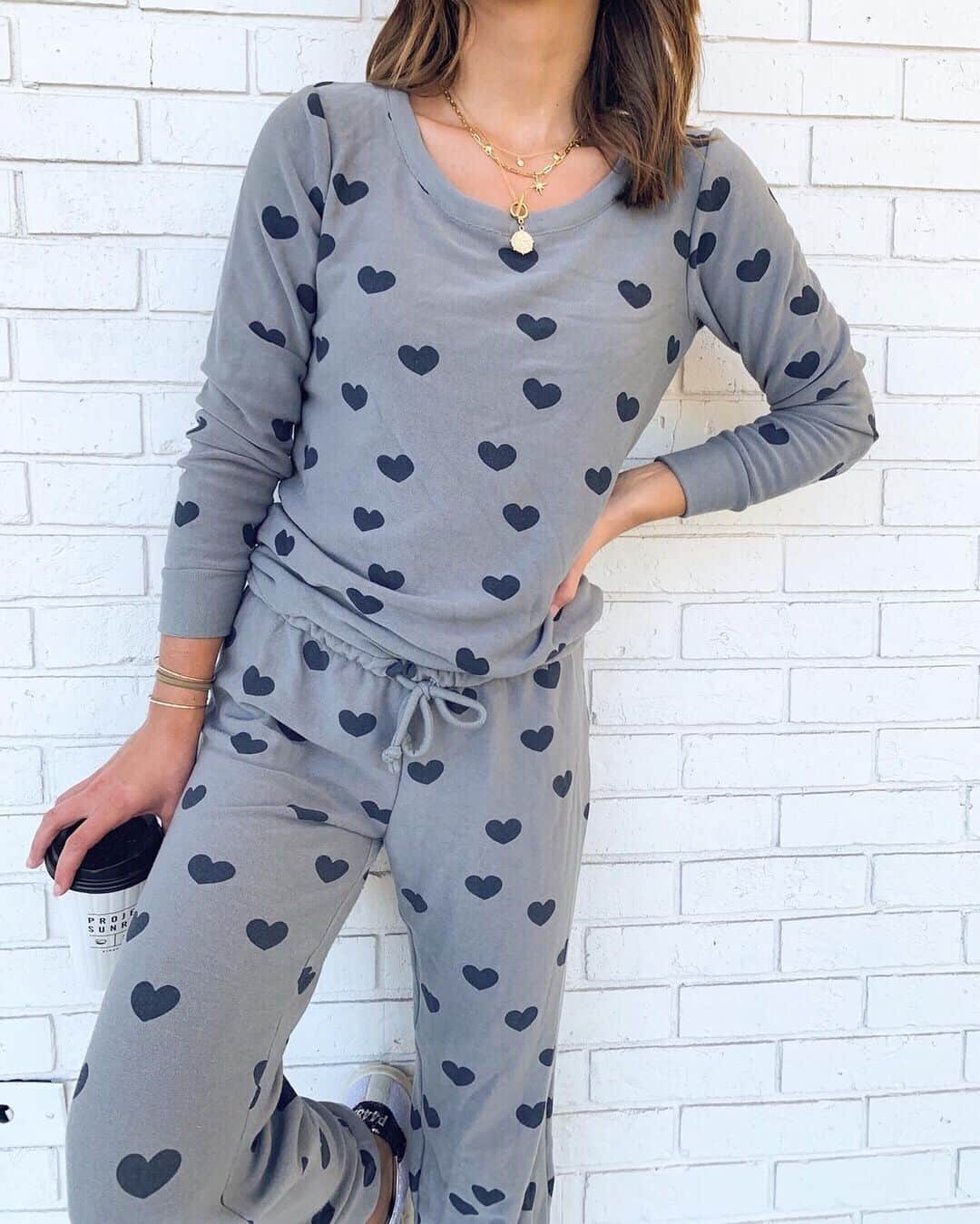 チェイサーのインスタグラム：「swipe to see how cute this set is! 💙😍 @fashionsensored #chaserbrand #sweatset #pjset #comfyclothes」