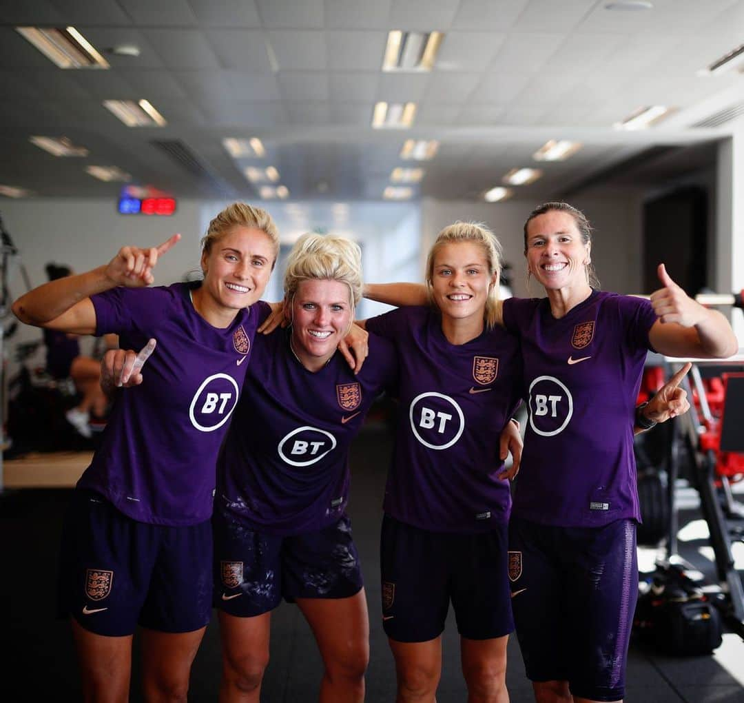 サッカー イングランド代表チームさんのインスタグラム写真 - (サッカー イングランド代表チームInstagram)「The @lionesses are back 😀」8月27日 2時18分 - england