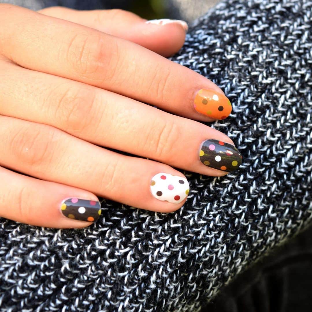 Jamberryのインスタグラム：「It’s not “witchful” thinking: the 2019 FALL HOLIDAY COLLECTION has arrived! Treat yourself to the five spooky Halloween designs (plus coordinating Junior wrap) and five colorful Fall designs and be the cutest pumpkin in the patch in any of these “eerie-sistable” favorites! . . . #superstitiousjn #jamberry #jamberrynails #halloween #halloweennails #jamberrybybeneyou #beneyoulife」