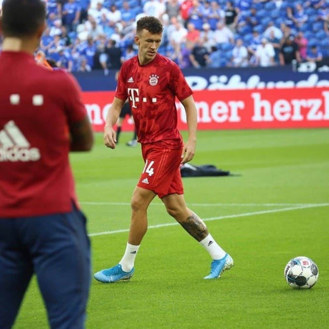 イヴァン・ペリシッチさんのインスタグラム写真 - (イヴァン・ペリシッチInstagram)「.. +3 🔴⚪️ .. #Debut #Victory #FCBayern #Lewangoalski 💪🏼」8月27日 2時21分 - ivanperisic444