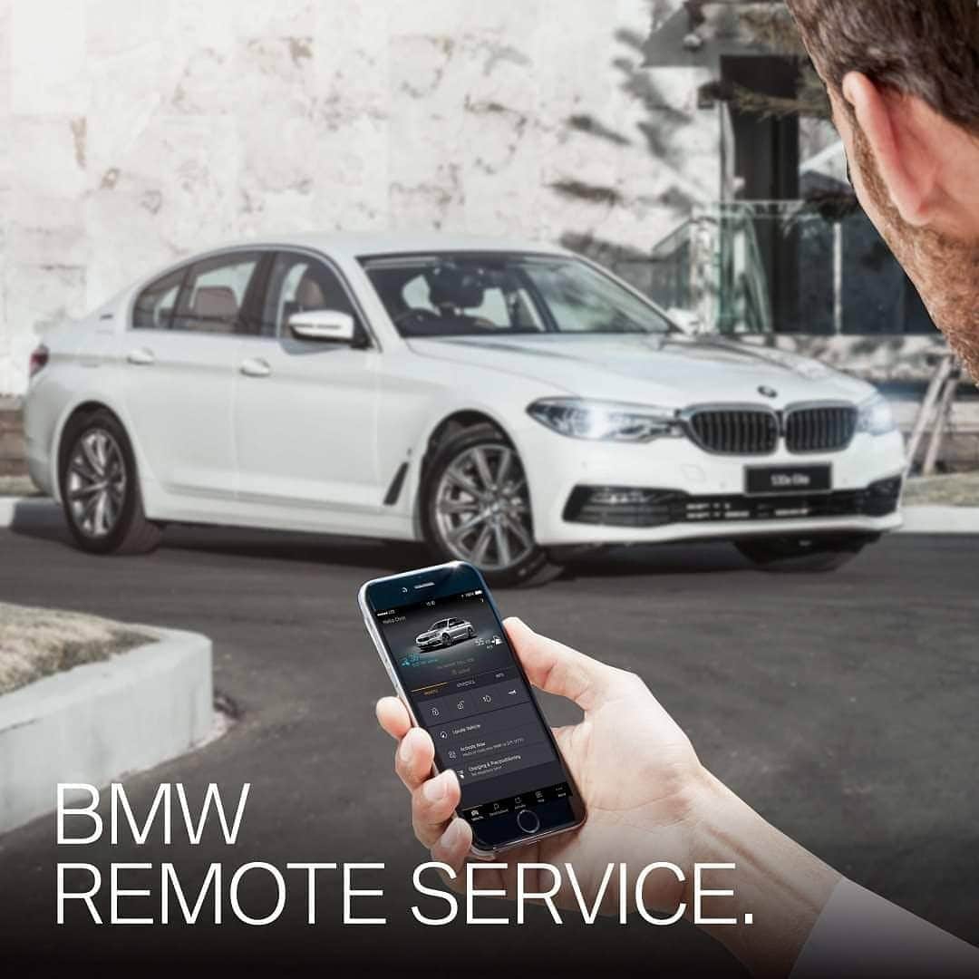 BMW Thailandさんのインスタグラム写真 - (BMW ThailandInstagram)「อากาศประเทศไทยร้อนถึงร้อนมากขนาดนี้🌡 แต่ BMW มีฟังก์ชันที่คลายร้อนได้ง่ายๆ ด้วย Remote Service ที่ให้คุณสั่งการปรับอุณหภูมิภายในห้องโดยสารให้เย็นลง ก่อนที่คุณจะขึ้นรถ สะดวกสบายคลายร้อน ❄  ศึกษาข้อมูลเพิ่มเติมได้ที่: www.bmw.co.th ==================== สามารถสอบถามรายละเอียดเพิ่มเติมได้ ที่ผู้จำหน่ายฯ อย่างเป็นทางการทั่วประเทศ  เงื่อนไขเป็นไปตามที่บริษัทฯ กำหนด  #BMW #BMWTH #ConnectedDrive」8月27日 2時23分 - bmwthailand
