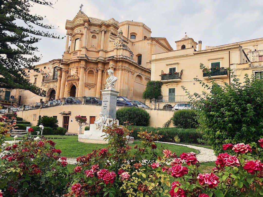 アガタ・クリゲルのインスタグラム：「Spamu ciąg dalszy 🙈  #Noto #Sicily #Italy #vsco #vscocam」